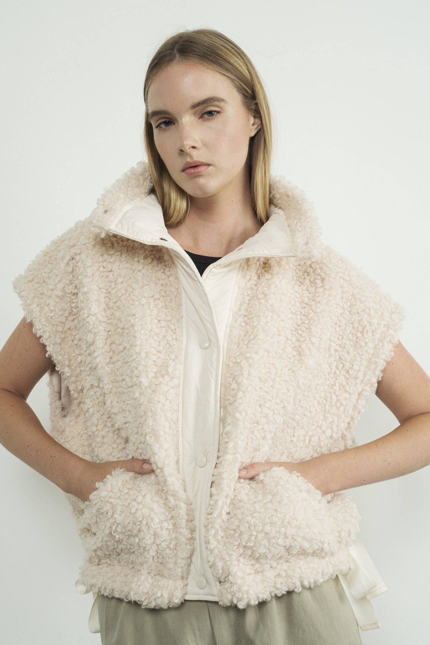 MAJ3048 OVERSIZED FAUX FUR VEST WITH RIBBON DRAWSTRINGS