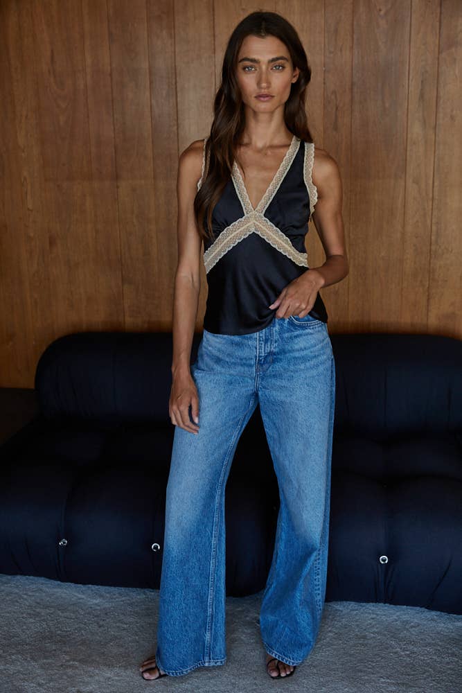 L8810 | Woven Satin Contrast Lace Trim Detail Sleeveless Top