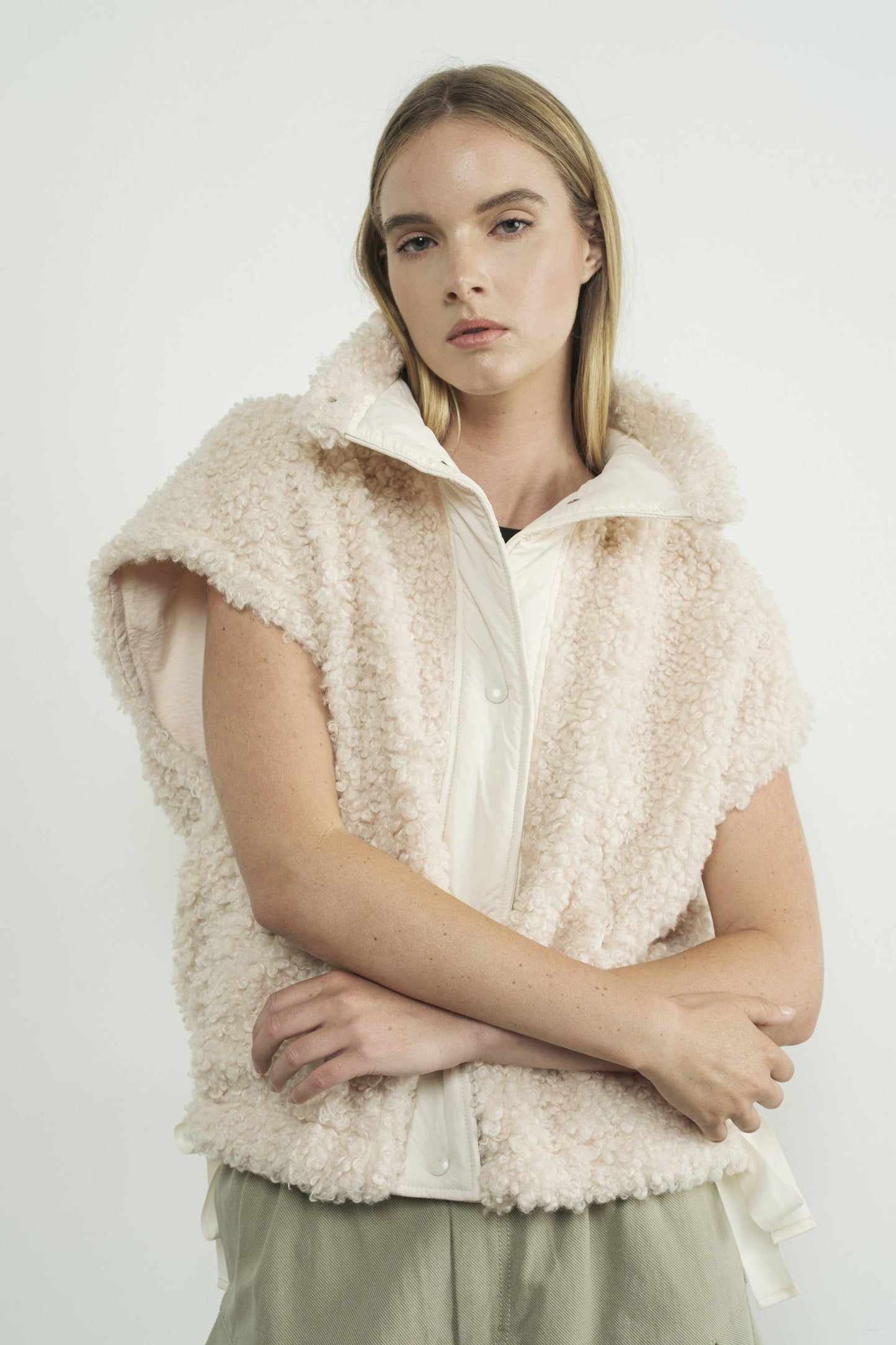 MAJ3048 OVERSIZED FAUX FUR VEST WITH RIBBON DRAWSTRINGS