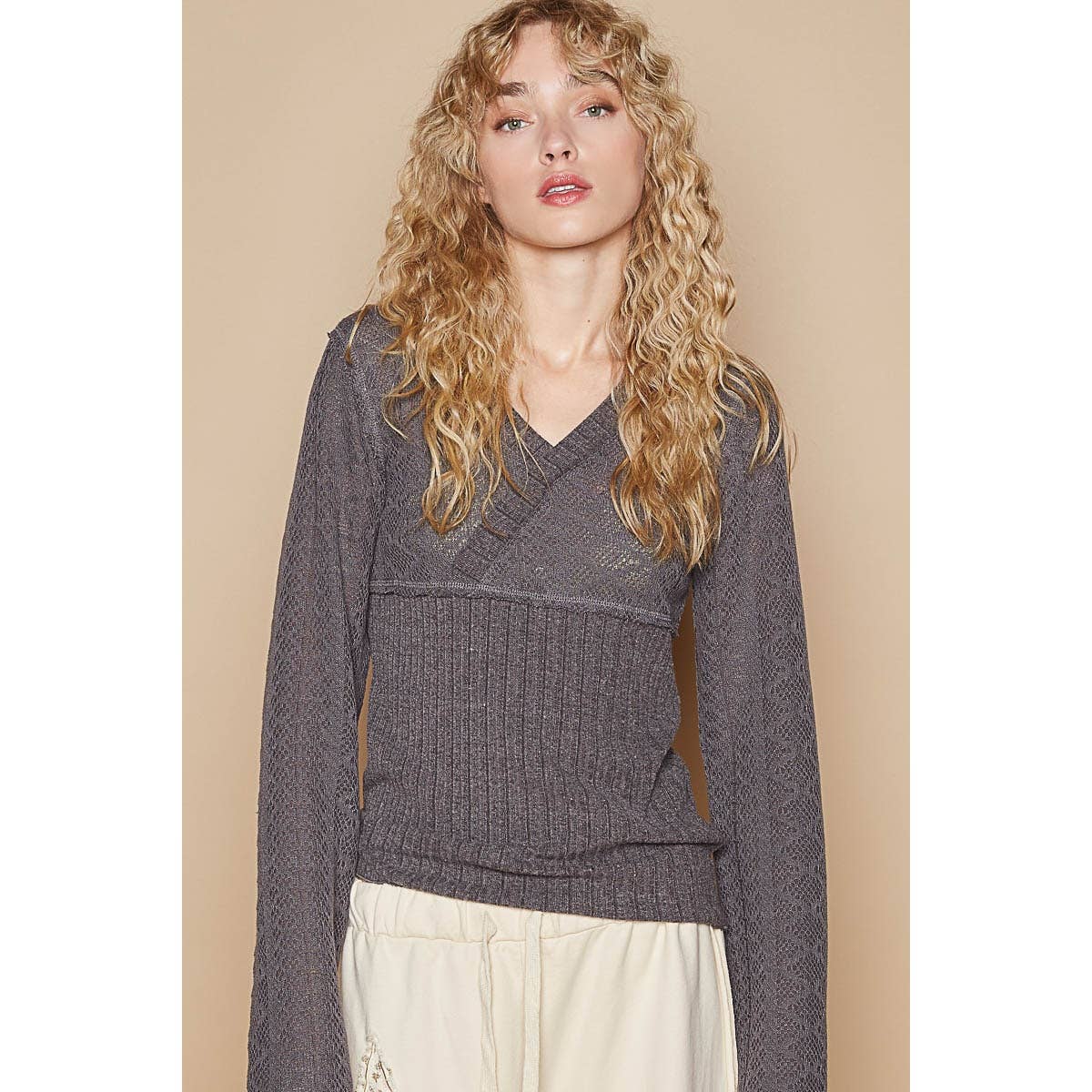 Overlay neck long sleeve overlock stitch solid top